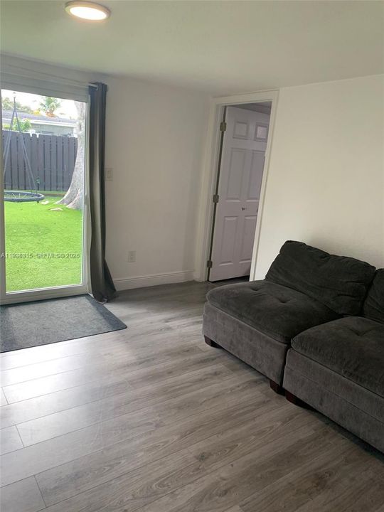 待售: $625,000 (4 贝兹, 2 浴室, 1976 平方英尺)