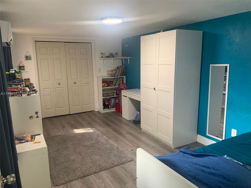 待售: $625,000 (4 贝兹, 2 浴室, 1976 平方英尺)