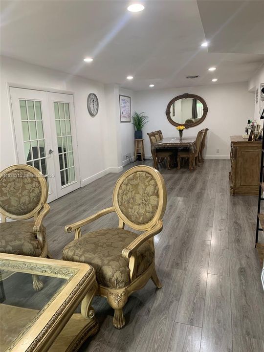 待售: $625,000 (4 贝兹, 2 浴室, 1976 平方英尺)