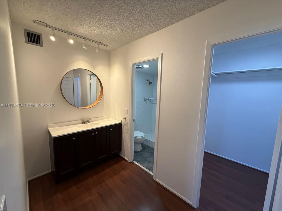 For Rent: $2,390 (2 beds, 2 baths, 1500 Square Feet)