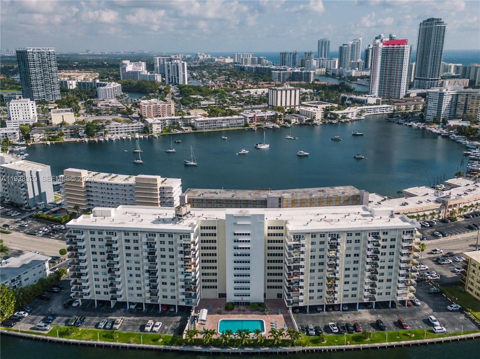 For Rent: $2,390 (2 beds, 2 baths, 1500 Square Feet)