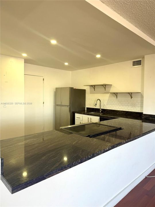 For Rent: $2,390 (2 beds, 2 baths, 1500 Square Feet)