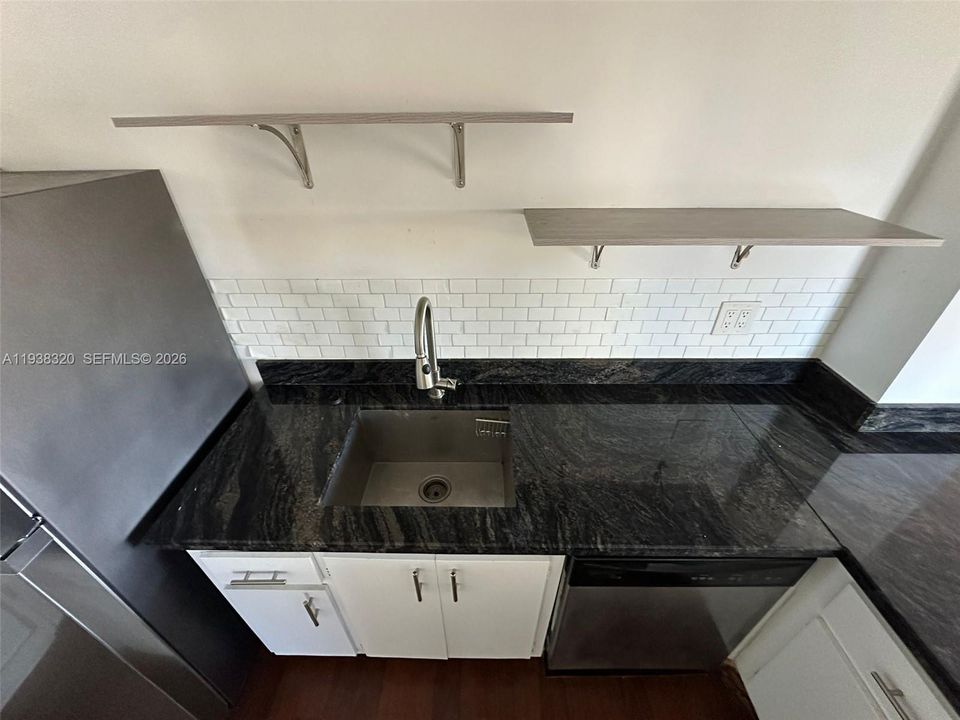 For Rent: $2,390 (2 beds, 2 baths, 1500 Square Feet)