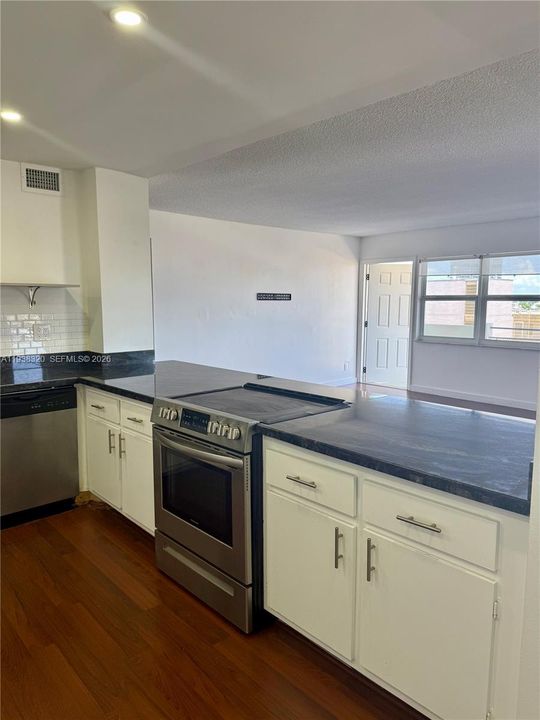 For Rent: $2,390 (2 beds, 2 baths, 1500 Square Feet)