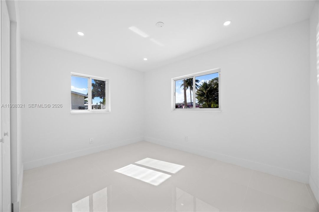 待售: $580,000 (4 贝兹, 2 浴室, 1200 平方英尺)