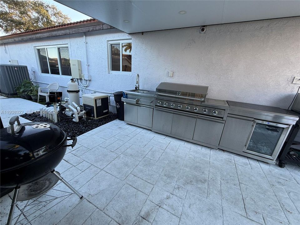 En Venta: $749,000 (3 camas, 2 baños, 1654 Pies cuadrados)