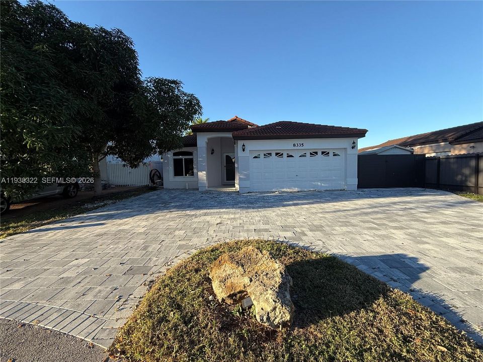 En Venta: $749,000 (3 camas, 2 baños, 1654 Pies cuadrados)