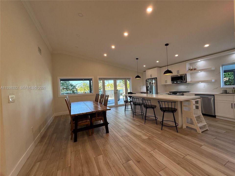 En Venta: $749,000 (3 camas, 2 baños, 1654 Pies cuadrados)