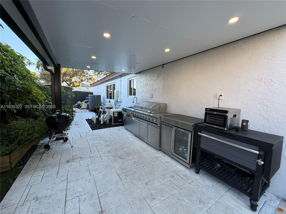 En Venta: $749,000 (3 camas, 2 baños, 1654 Pies cuadrados)