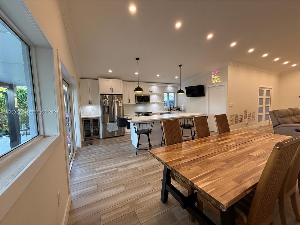 En Venta: $749,000 (3 camas, 2 baños, 1654 Pies cuadrados)