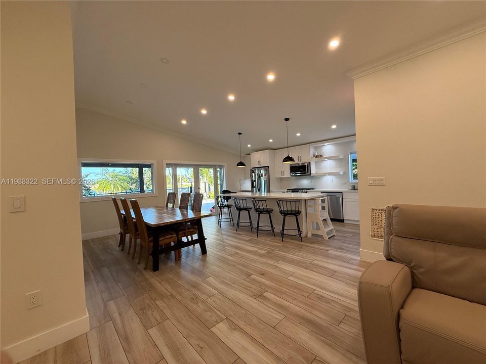 En Venta: $749,000 (3 camas, 2 baños, 1654 Pies cuadrados)