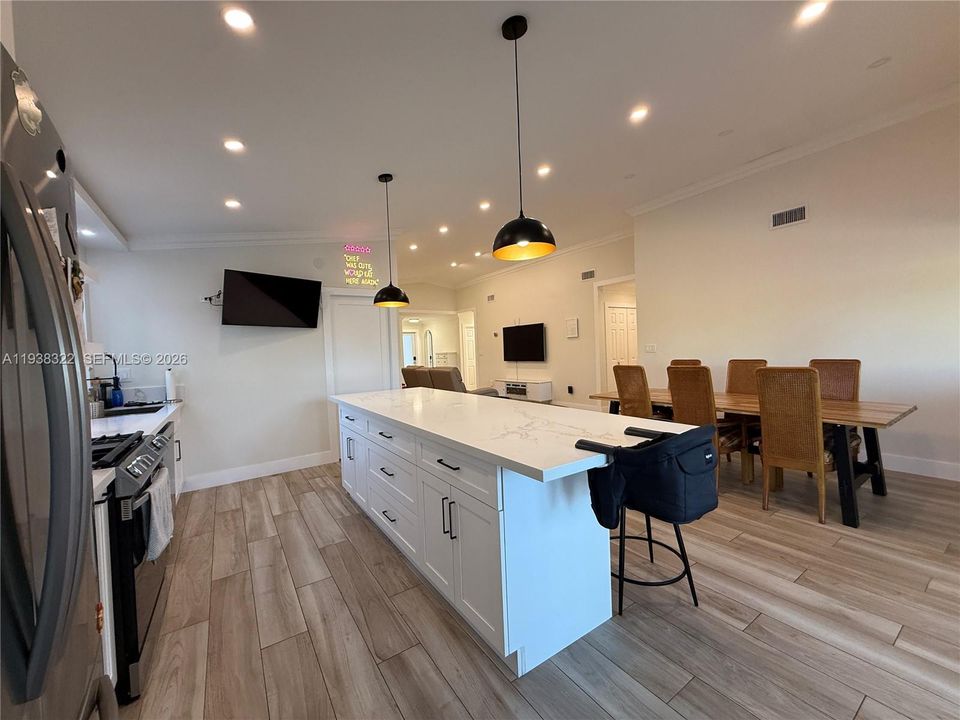 En Venta: $749,000 (3 camas, 2 baños, 1654 Pies cuadrados)