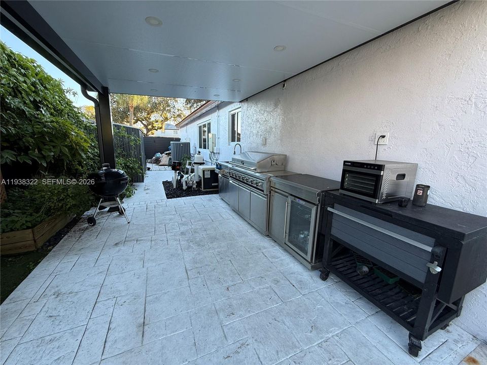 En Venta: $749,000 (3 camas, 2 baños, 1654 Pies cuadrados)