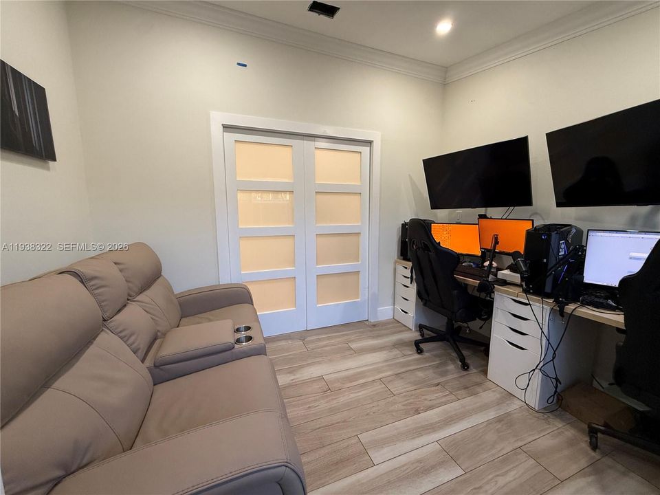 En Venta: $749,000 (3 camas, 2 baños, 1654 Pies cuadrados)