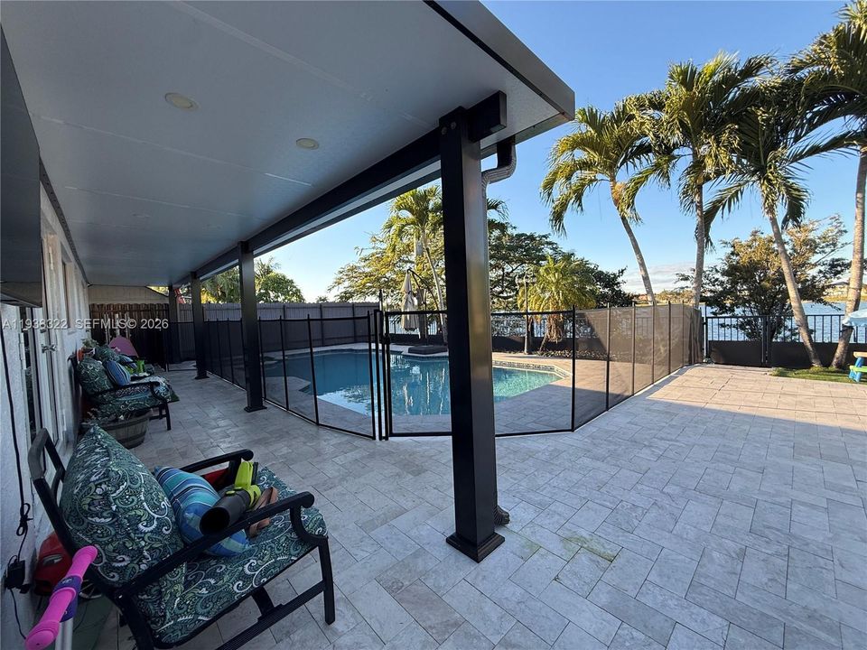 En Venta: $749,000 (3 camas, 2 baños, 1654 Pies cuadrados)