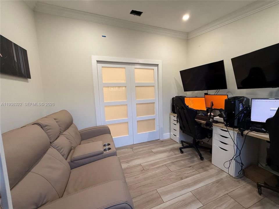 En Venta: $749,000 (3 camas, 2 baños, 1654 Pies cuadrados)