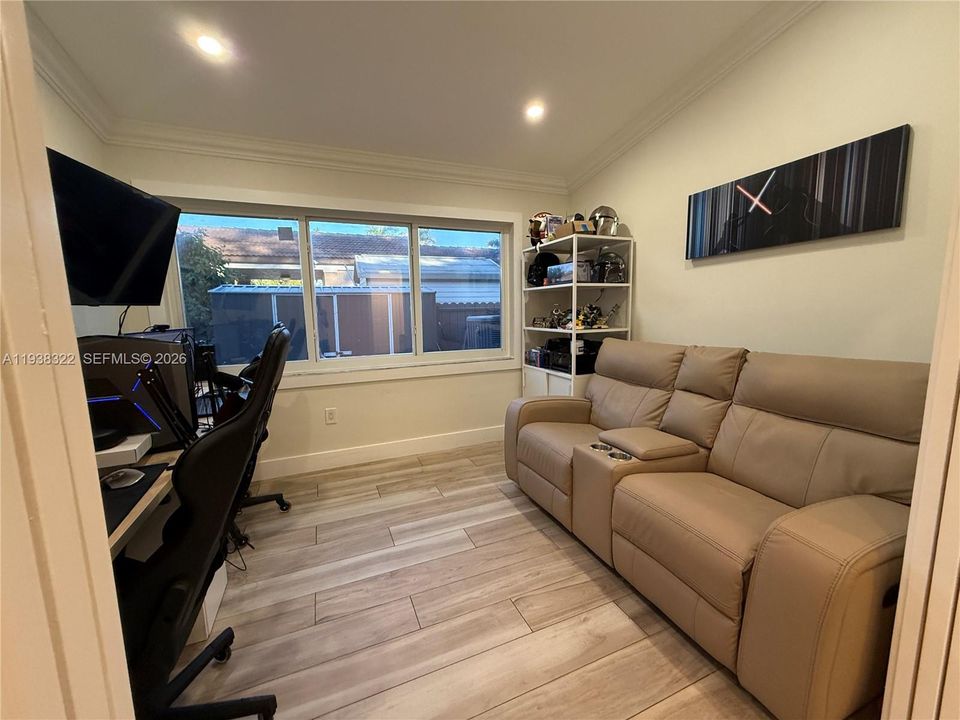 En Venta: $749,000 (3 camas, 2 baños, 1654 Pies cuadrados)