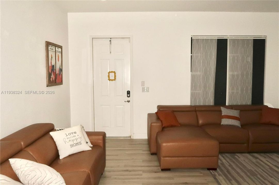 出租: $2,750 (2 贝兹, 2 浴室, 1420 平方英尺)