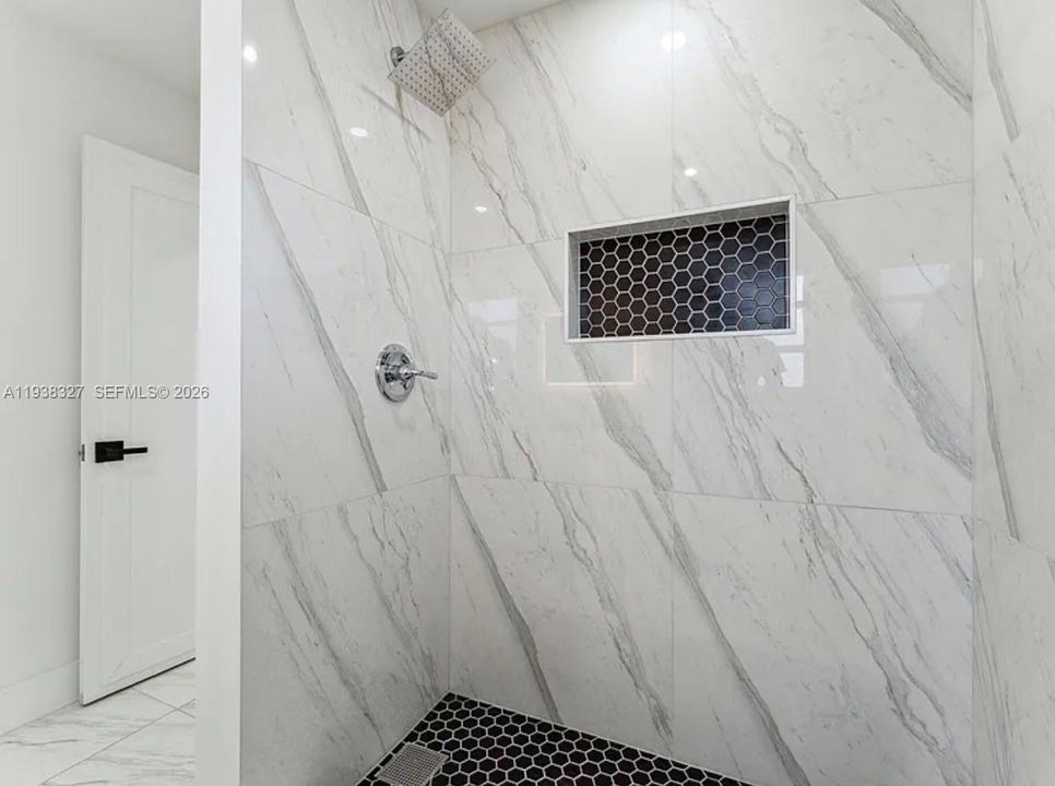 На продажу: $605,000 (3 спален, 2 ванн, 1660 Квадратных фут)