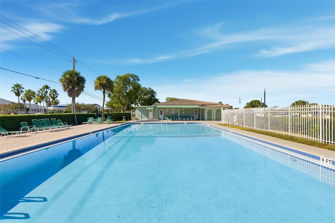 待售: $316,000 (2 贝兹, 1 浴室, 1268 平方英尺)