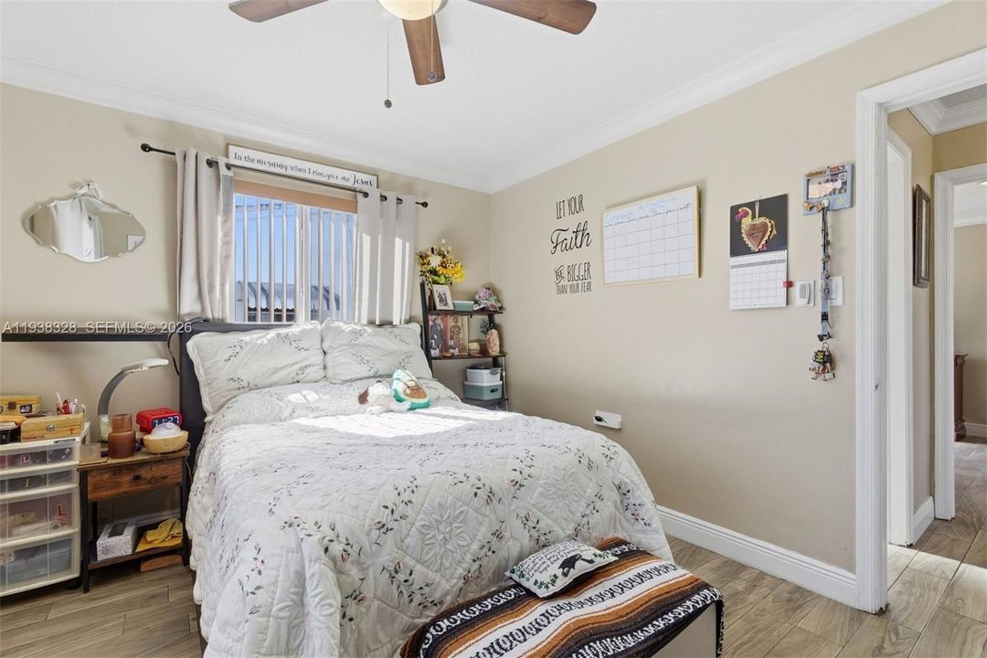 待售: $316,000 (2 贝兹, 1 浴室, 1268 平方英尺)