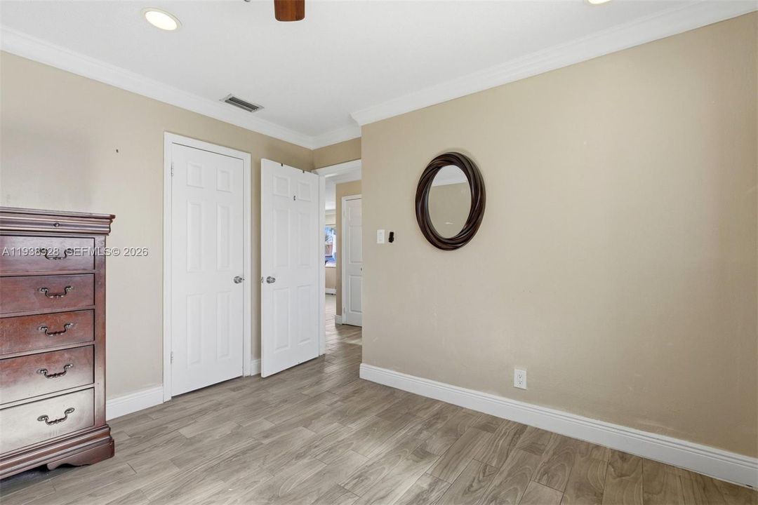 待售: $316,000 (2 贝兹, 1 浴室, 1268 平方英尺)