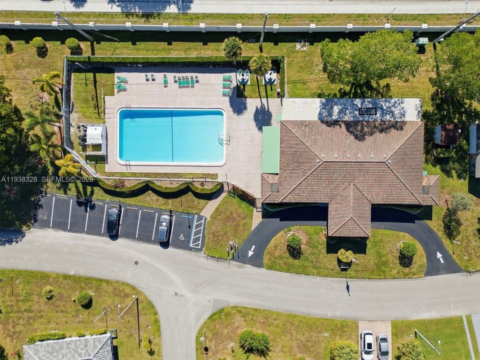 待售: $316,000 (2 贝兹, 1 浴室, 1268 平方英尺)