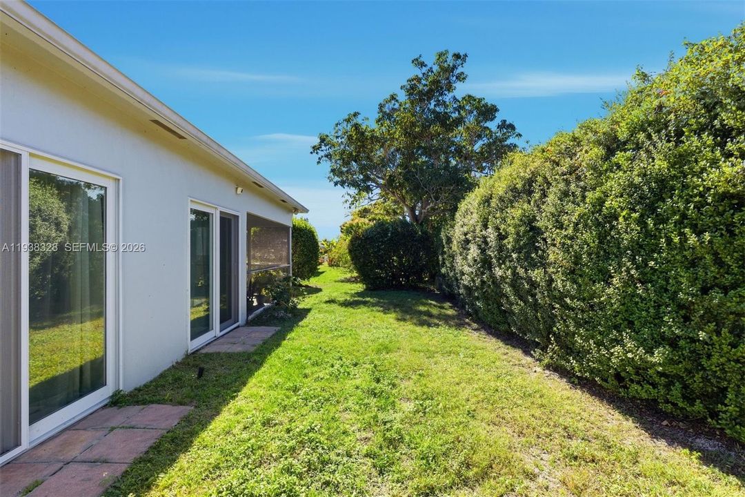 待售: $316,000 (2 贝兹, 1 浴室, 1268 平方英尺)