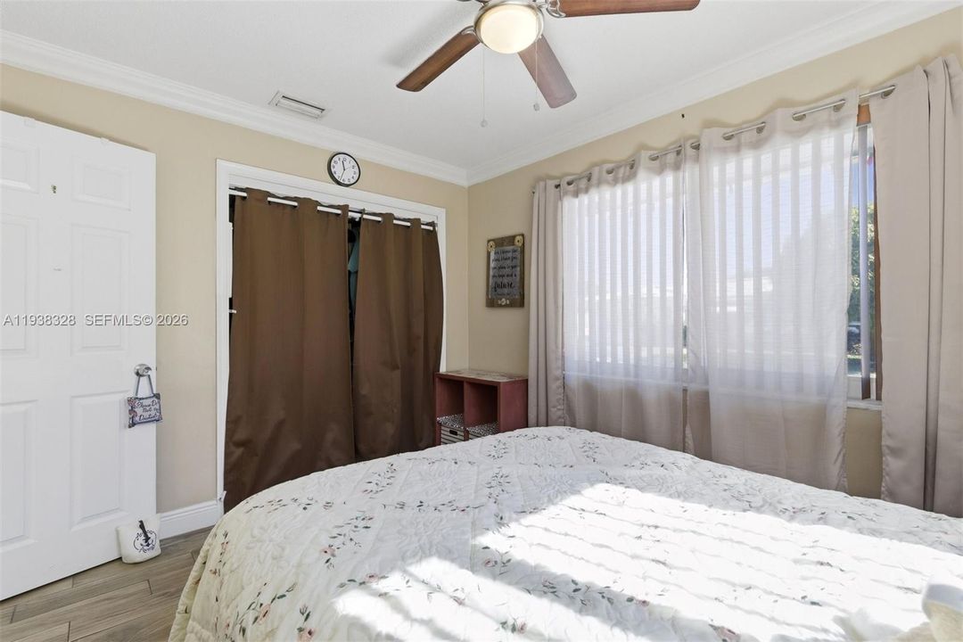 待售: $316,000 (2 贝兹, 1 浴室, 1268 平方英尺)