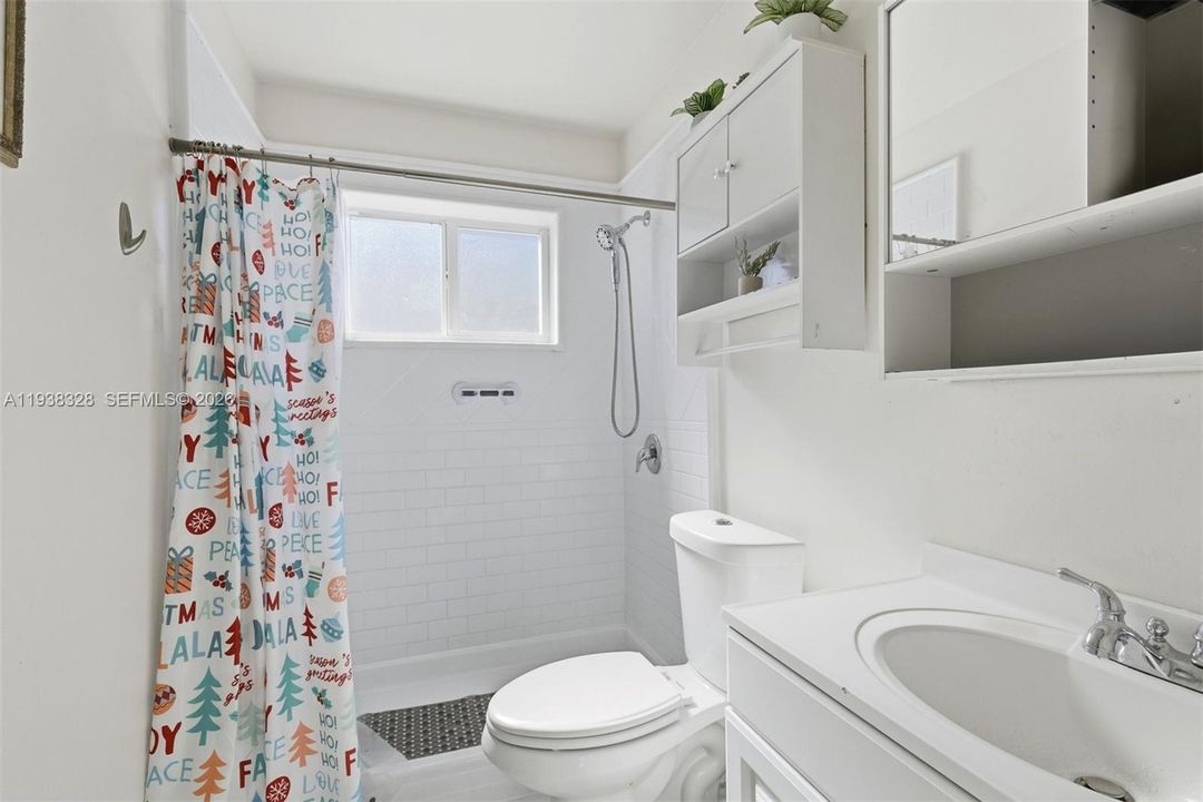 待售: $316,000 (2 贝兹, 1 浴室, 1268 平方英尺)