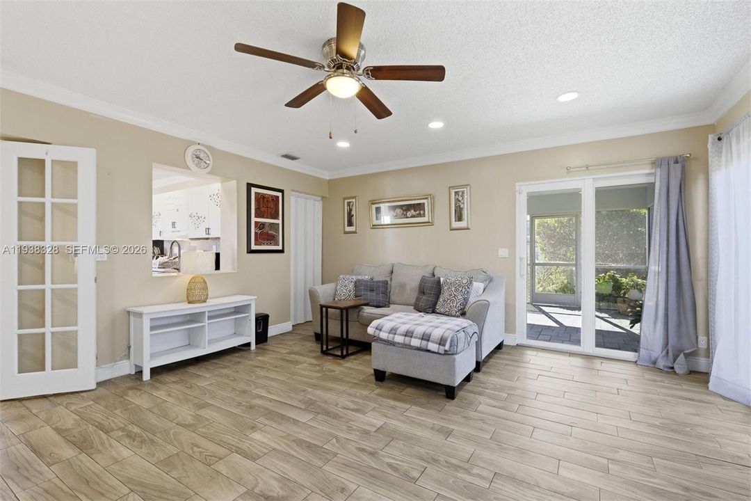 待售: $316,000 (2 贝兹, 1 浴室, 1268 平方英尺)