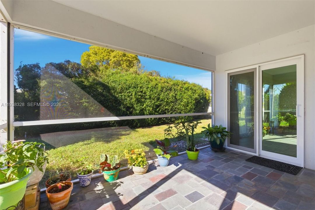 待售: $316,000 (2 贝兹, 1 浴室, 1268 平方英尺)