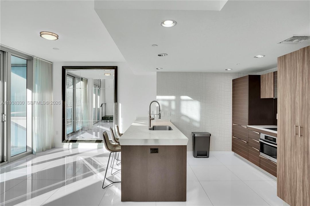 For Sale: $1,090,000 (2 beds, 2 baths, 1430 Square Feet)