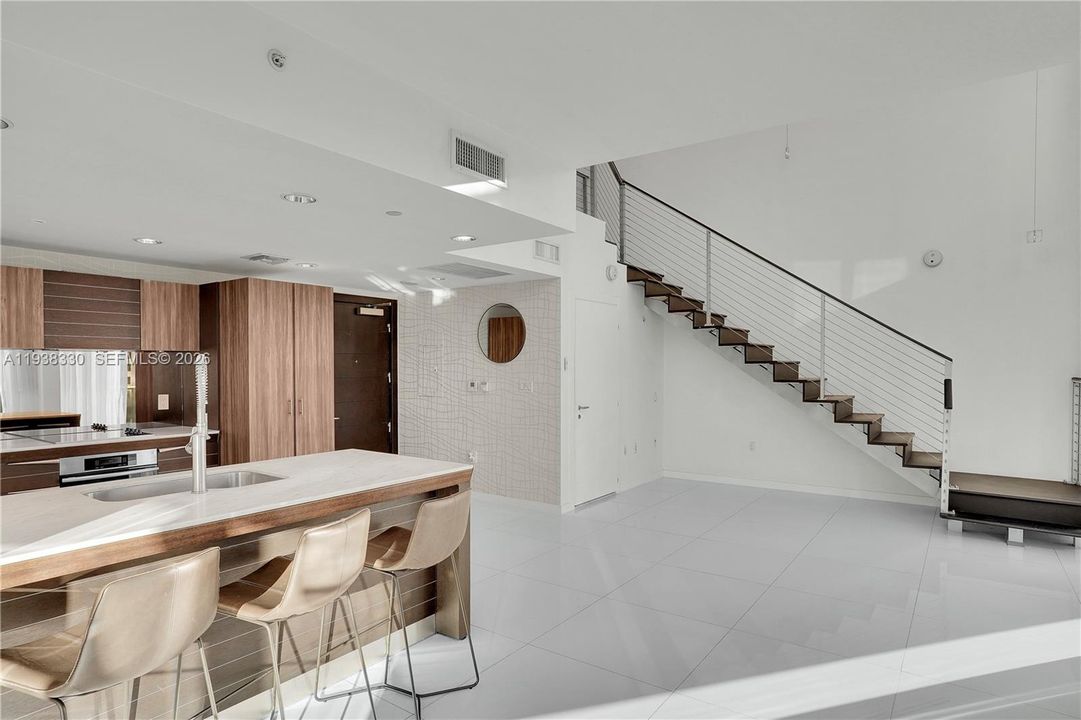 For Sale: $1,090,000 (2 beds, 2 baths, 1430 Square Feet)