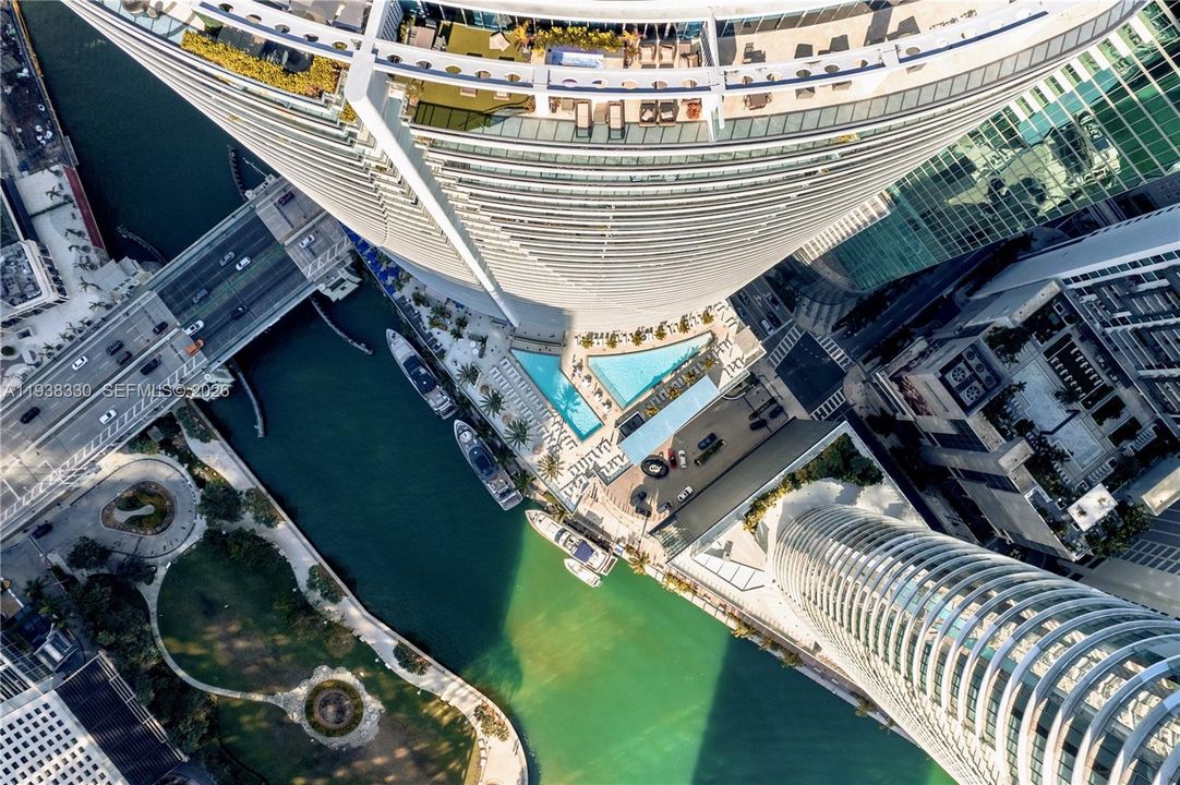 For Sale: $1,090,000 (2 beds, 2 baths, 1430 Square Feet)