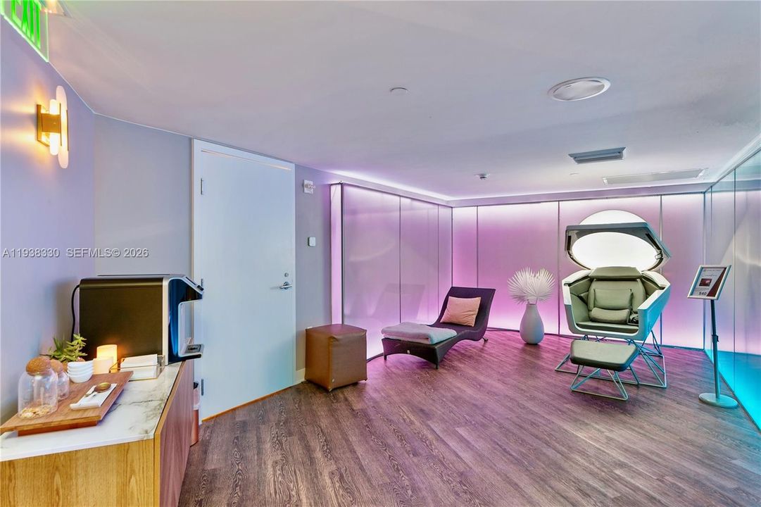 For Sale: $1,090,000 (2 beds, 2 baths, 1430 Square Feet)