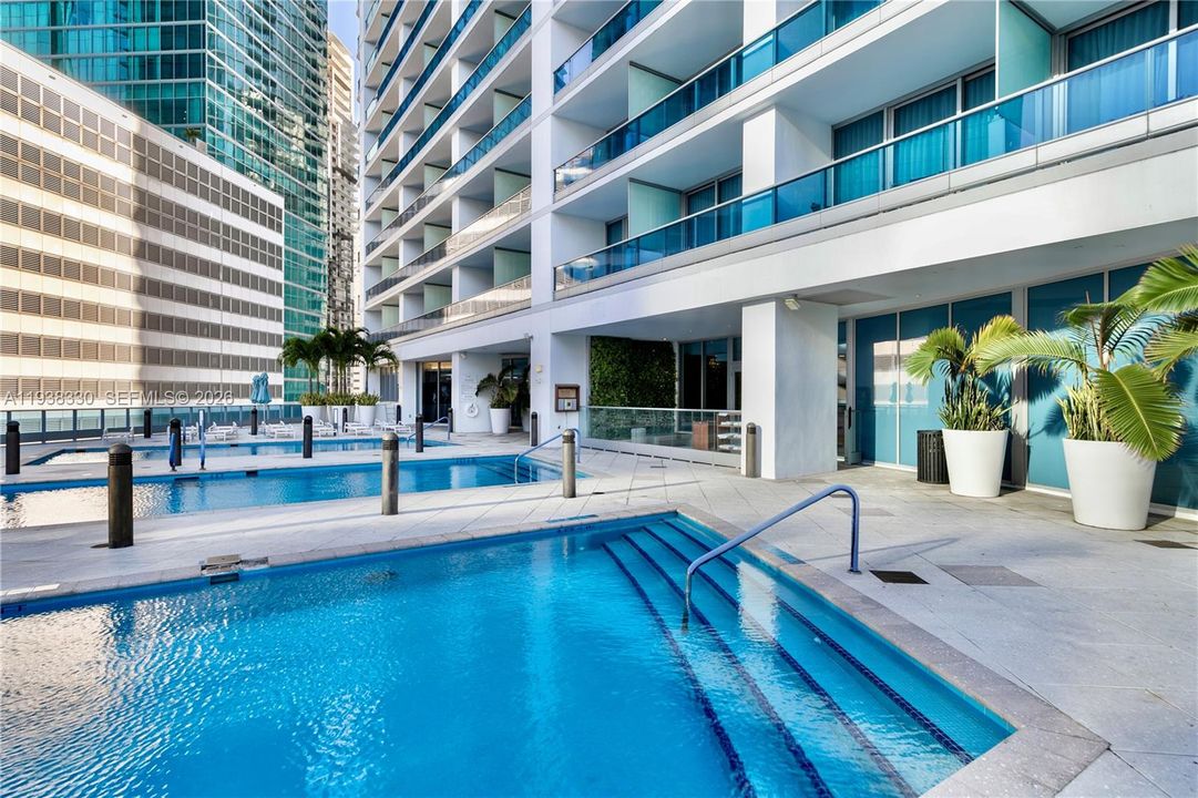 For Sale: $1,090,000 (2 beds, 2 baths, 1430 Square Feet)