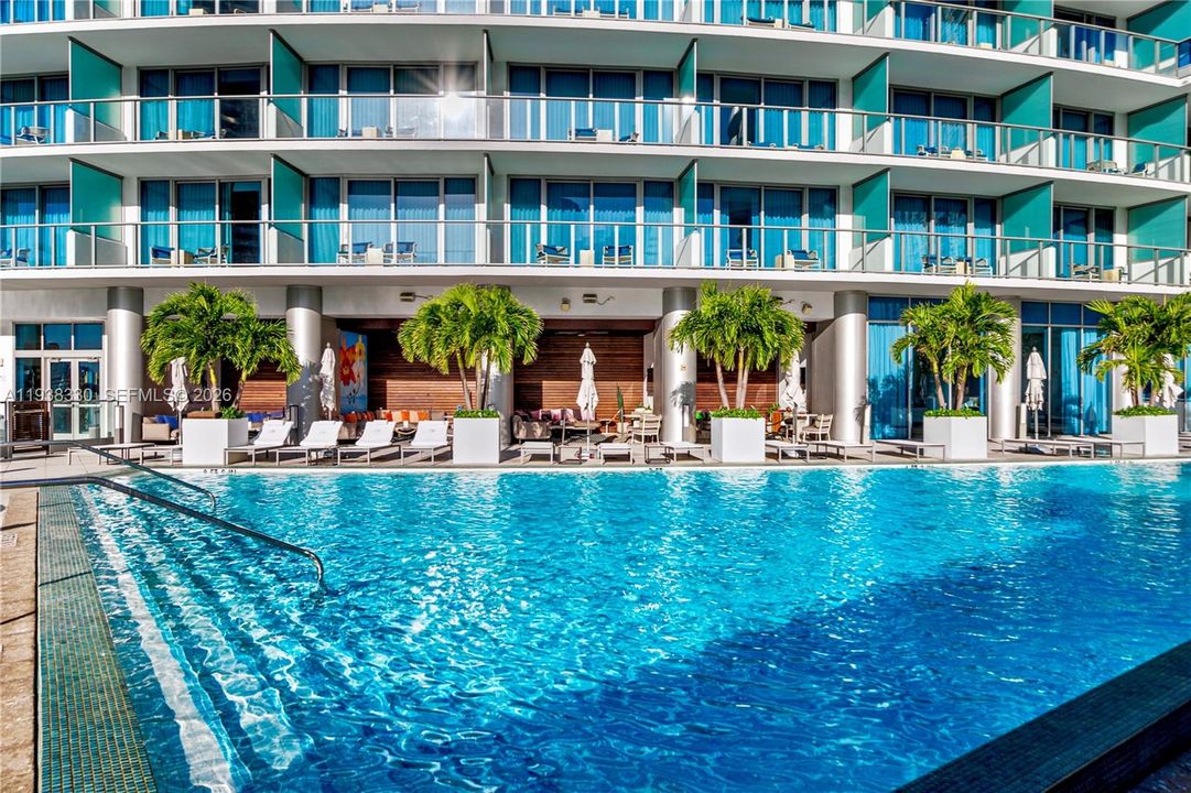 For Sale: $1,090,000 (2 beds, 2 baths, 1430 Square Feet)