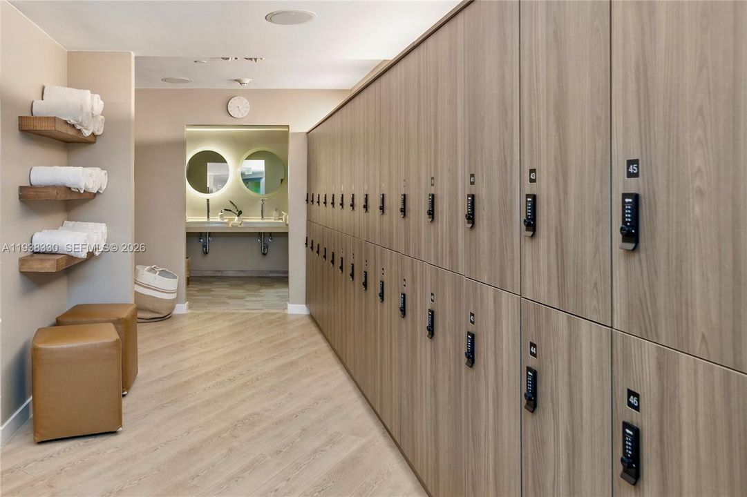 For Sale: $1,090,000 (2 beds, 2 baths, 1430 Square Feet)