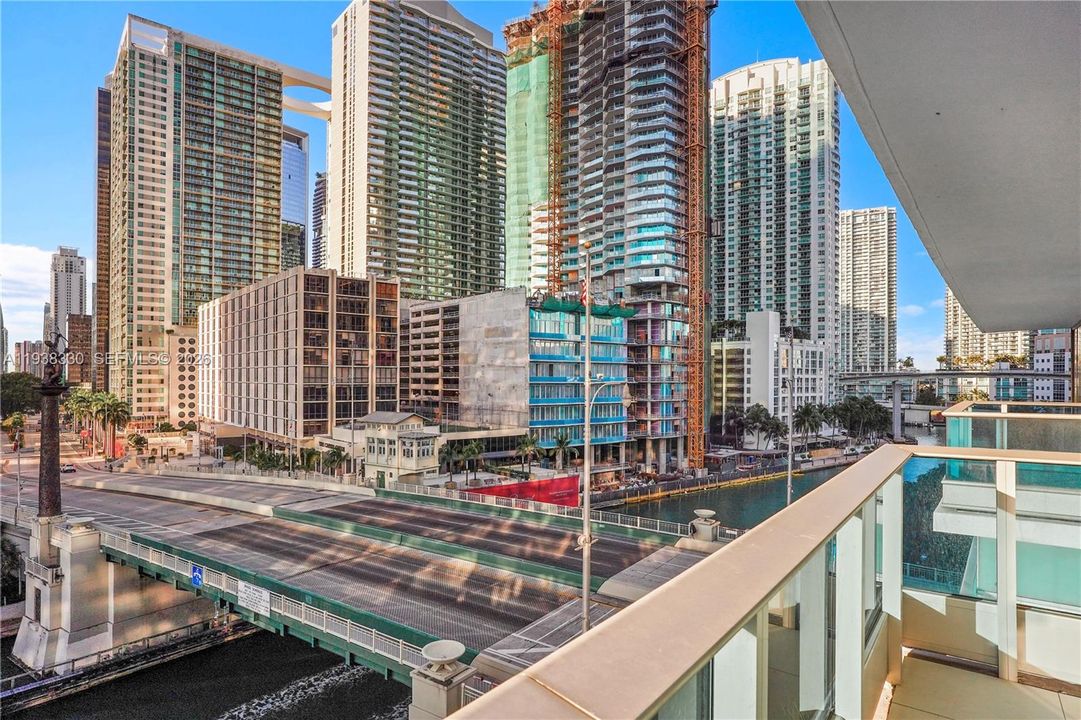 For Sale: $1,090,000 (2 beds, 2 baths, 1430 Square Feet)