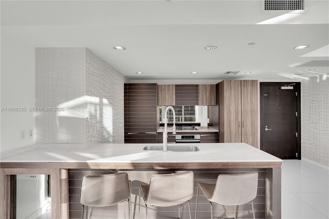 For Sale: $1,090,000 (2 beds, 2 baths, 1430 Square Feet)