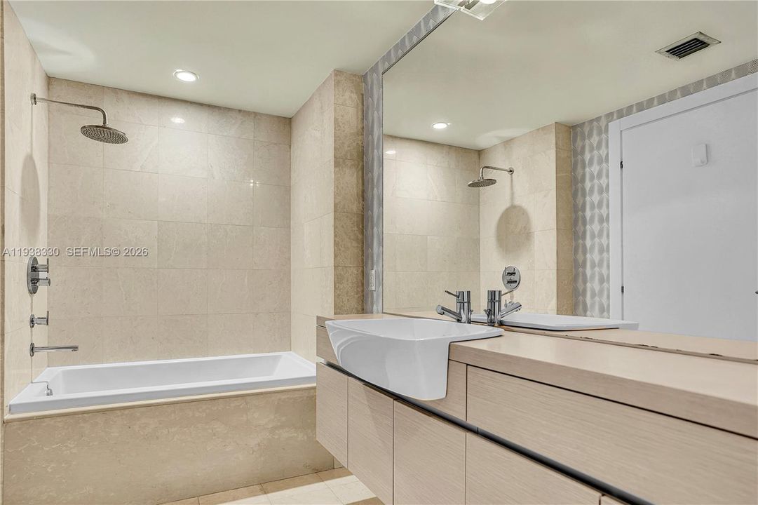 For Sale: $1,090,000 (2 beds, 2 baths, 1430 Square Feet)