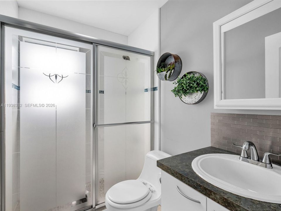 待售: $860,000 (4 贝兹, 2 浴室, 2045 平方英尺)