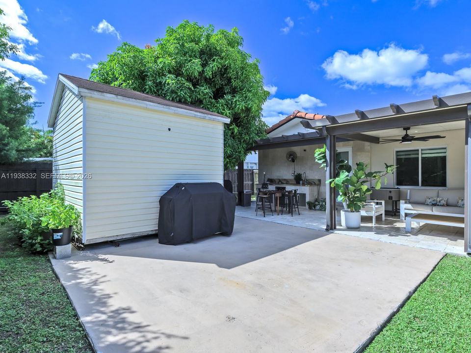 待售: $860,000 (4 贝兹, 2 浴室, 2045 平方英尺)