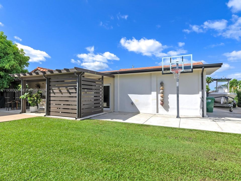 待售: $860,000 (4 贝兹, 2 浴室, 2045 平方英尺)