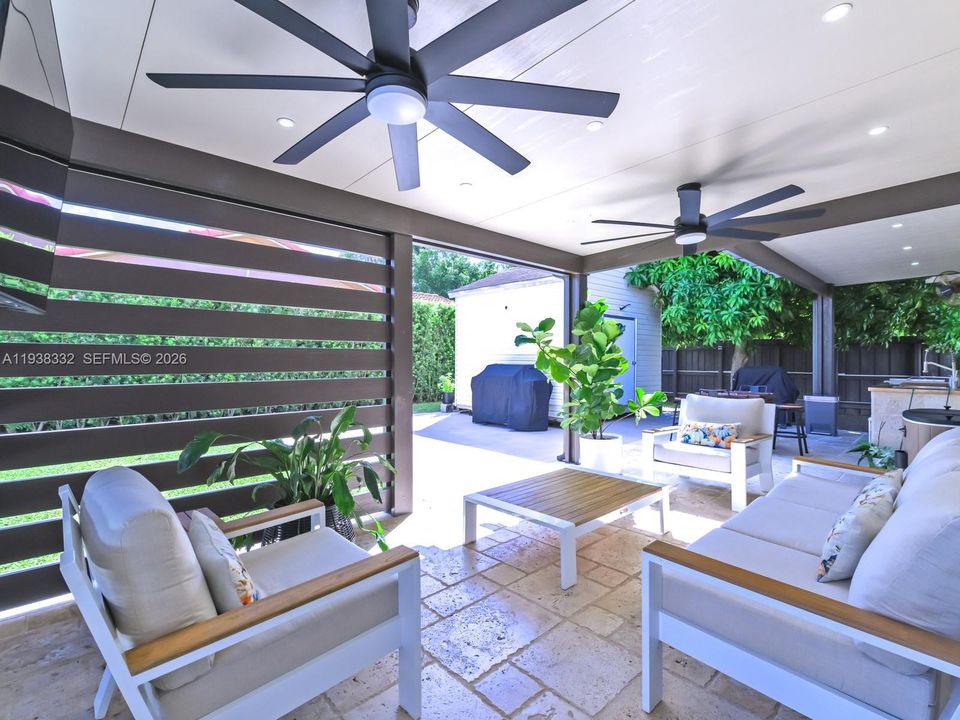 待售: $860,000 (4 贝兹, 2 浴室, 2045 平方英尺)