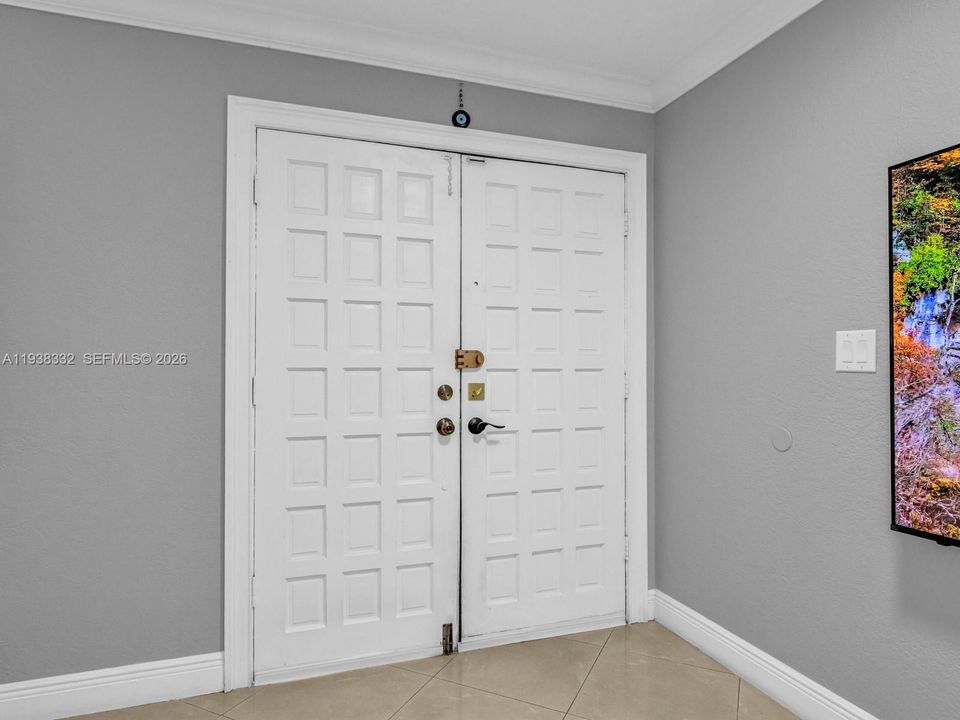 待售: $860,000 (4 贝兹, 2 浴室, 2045 平方英尺)