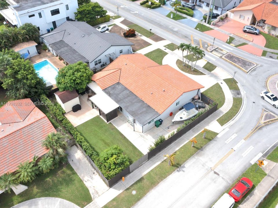 待售: $860,000 (4 贝兹, 2 浴室, 2045 平方英尺)