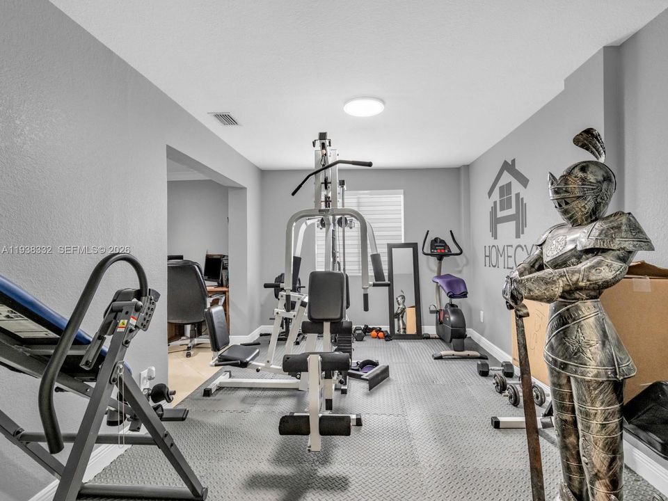 待售: $860,000 (4 贝兹, 2 浴室, 2045 平方英尺)