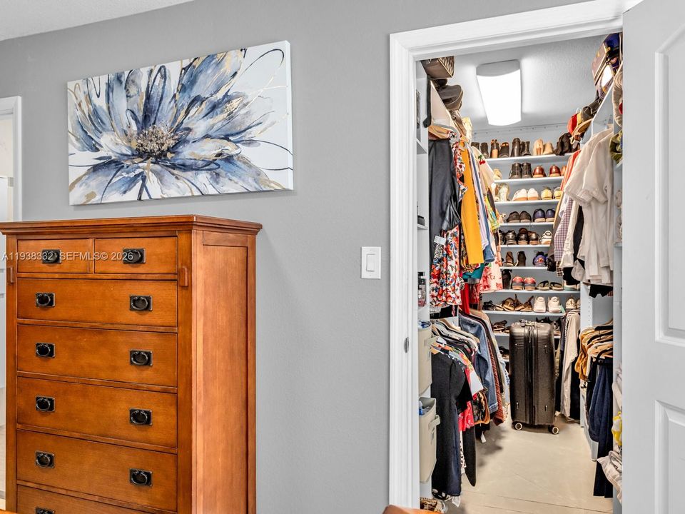 待售: $860,000 (4 贝兹, 2 浴室, 2045 平方英尺)